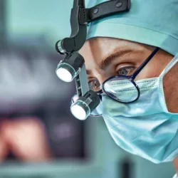 A female surgeon